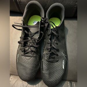 Nike soccer cleat’s size 11.5 only wore a hand full of times